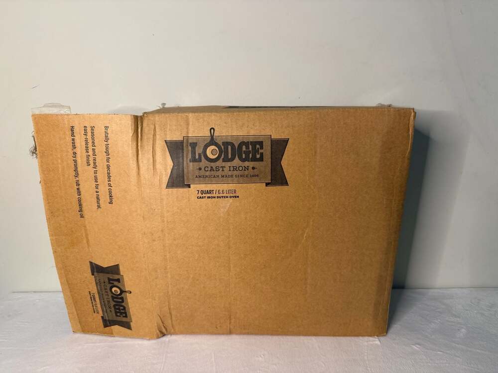 Lodge 7 Quart Cast Iron Dutch Oven